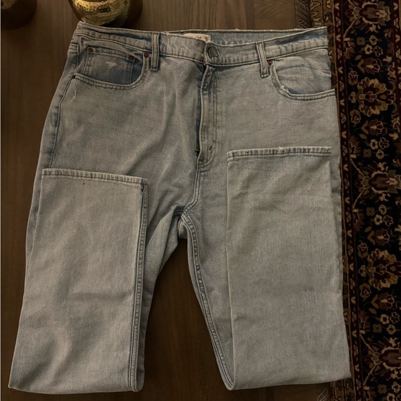 Worn Once - Abercrombie and Fitch 90’s Slim Straight Jeans Ultra High Rise - Picture 3 of 4